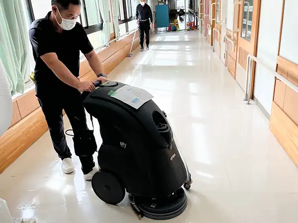 床清掃、ワックスがけ