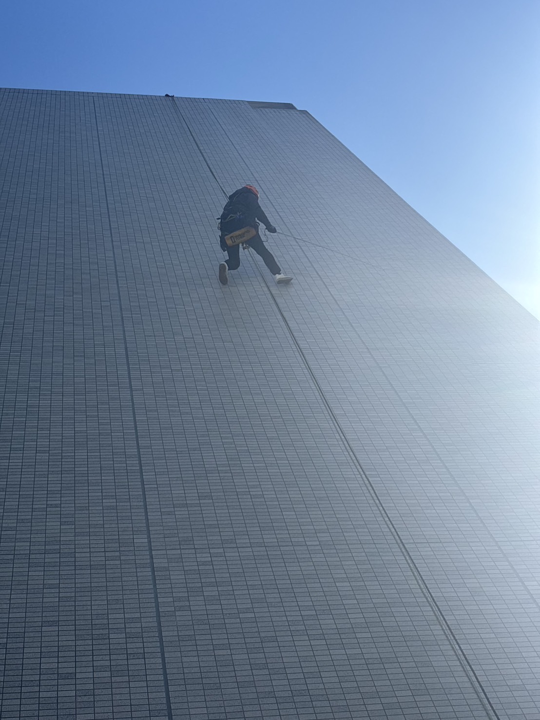 ロープアクセスによる外壁診断